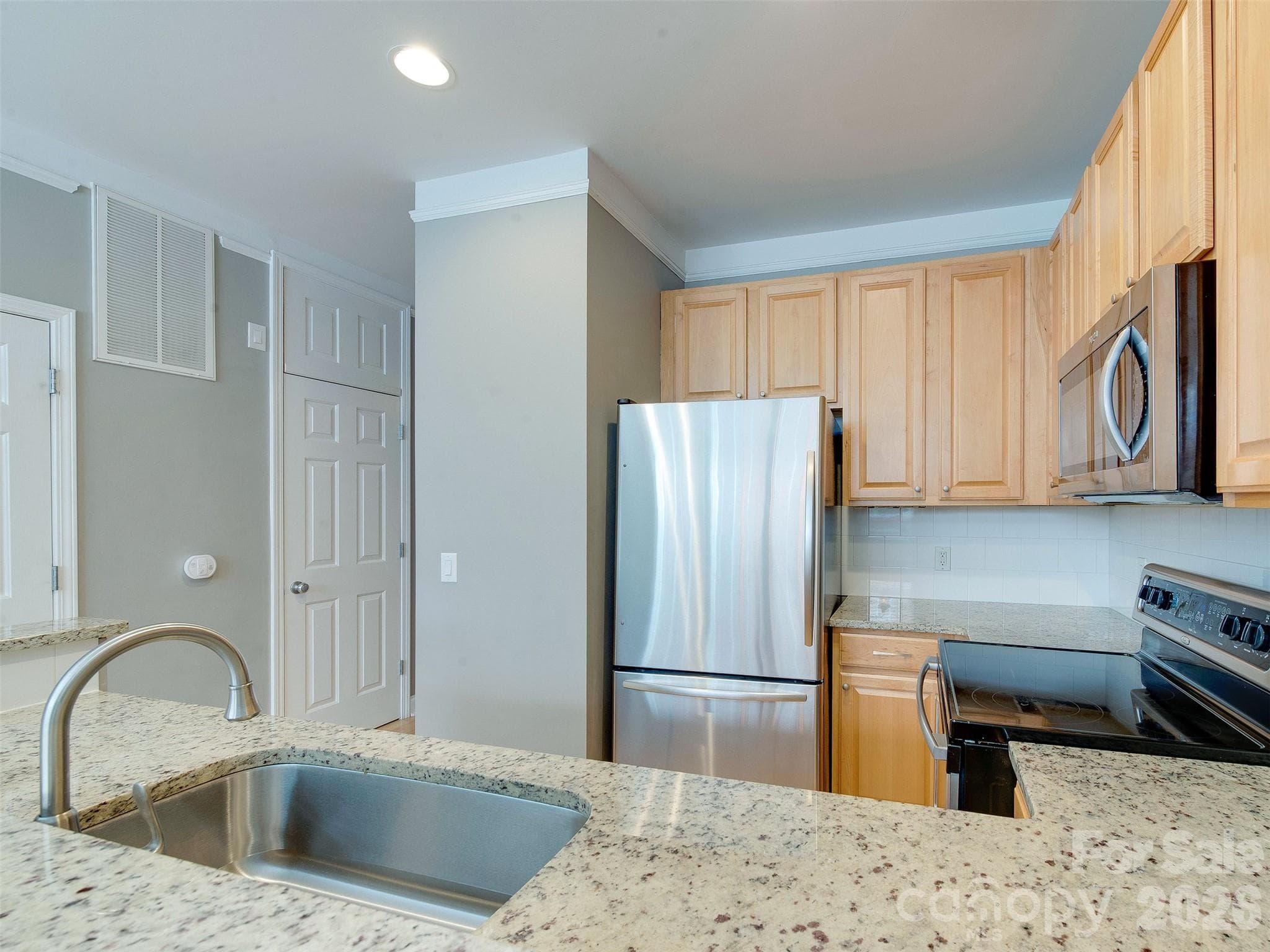 Condominium at 400 Clarice Avenue, Charlotte, photo 16 of 38