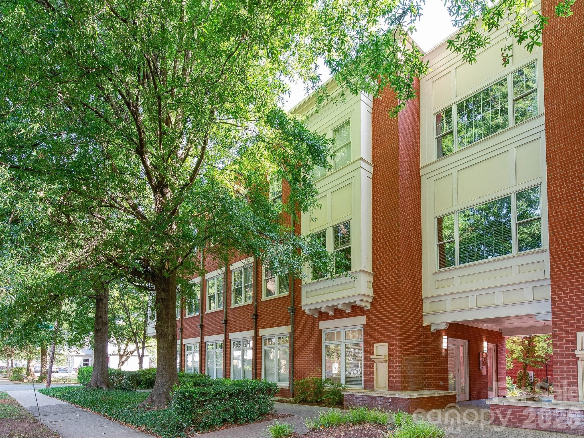 Condominium at 400 Clarice Avenue, Charlotte, photo 36 of 38