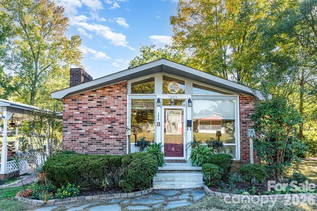 1003 Robinhood Lane