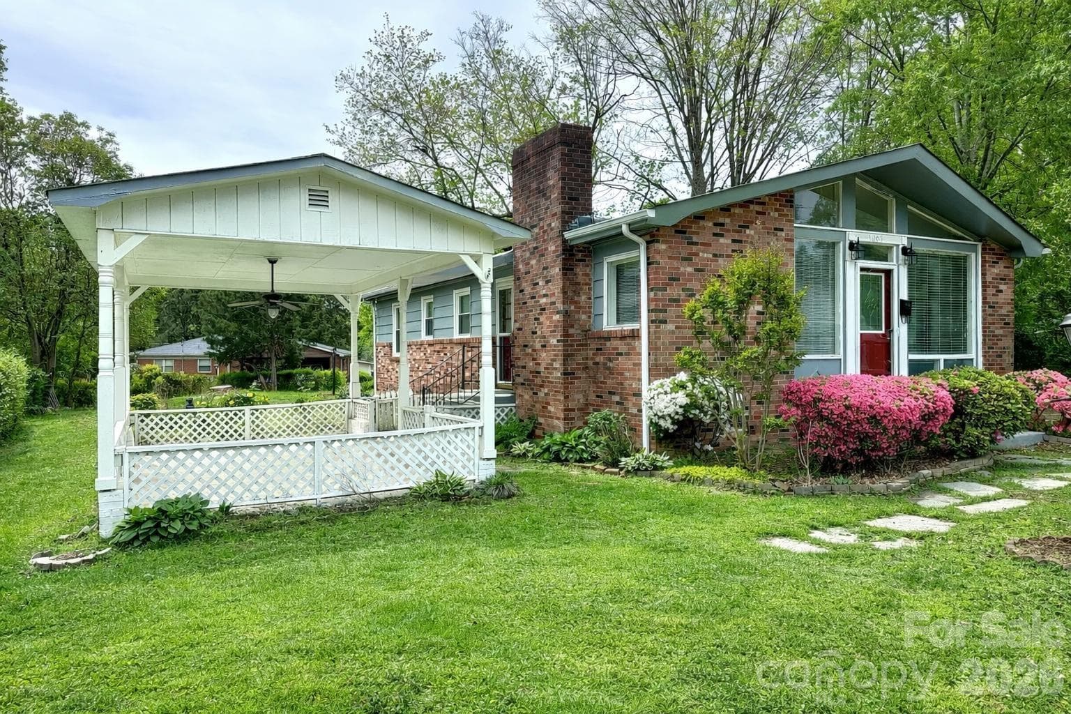 Single Family Residence at 1003 Robinhood Lane, Kannapolis, photo 2 of 13