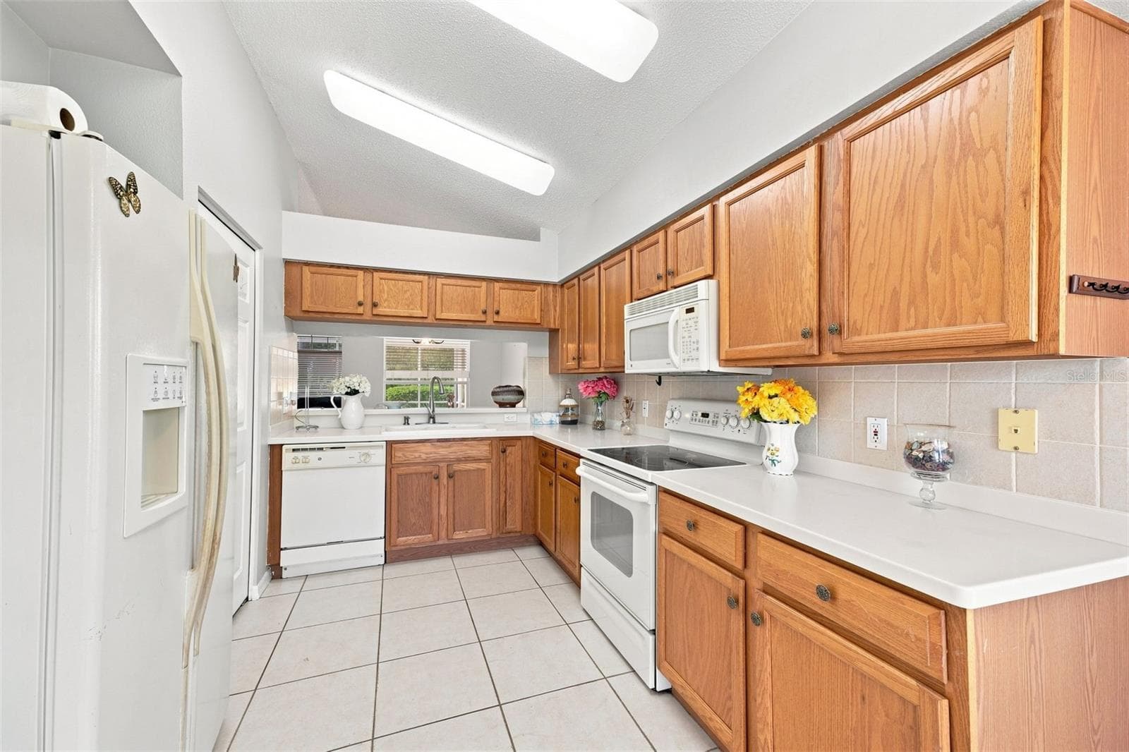 Kitchen - 18420 FAIRWAY GREEN DR, HUDSON