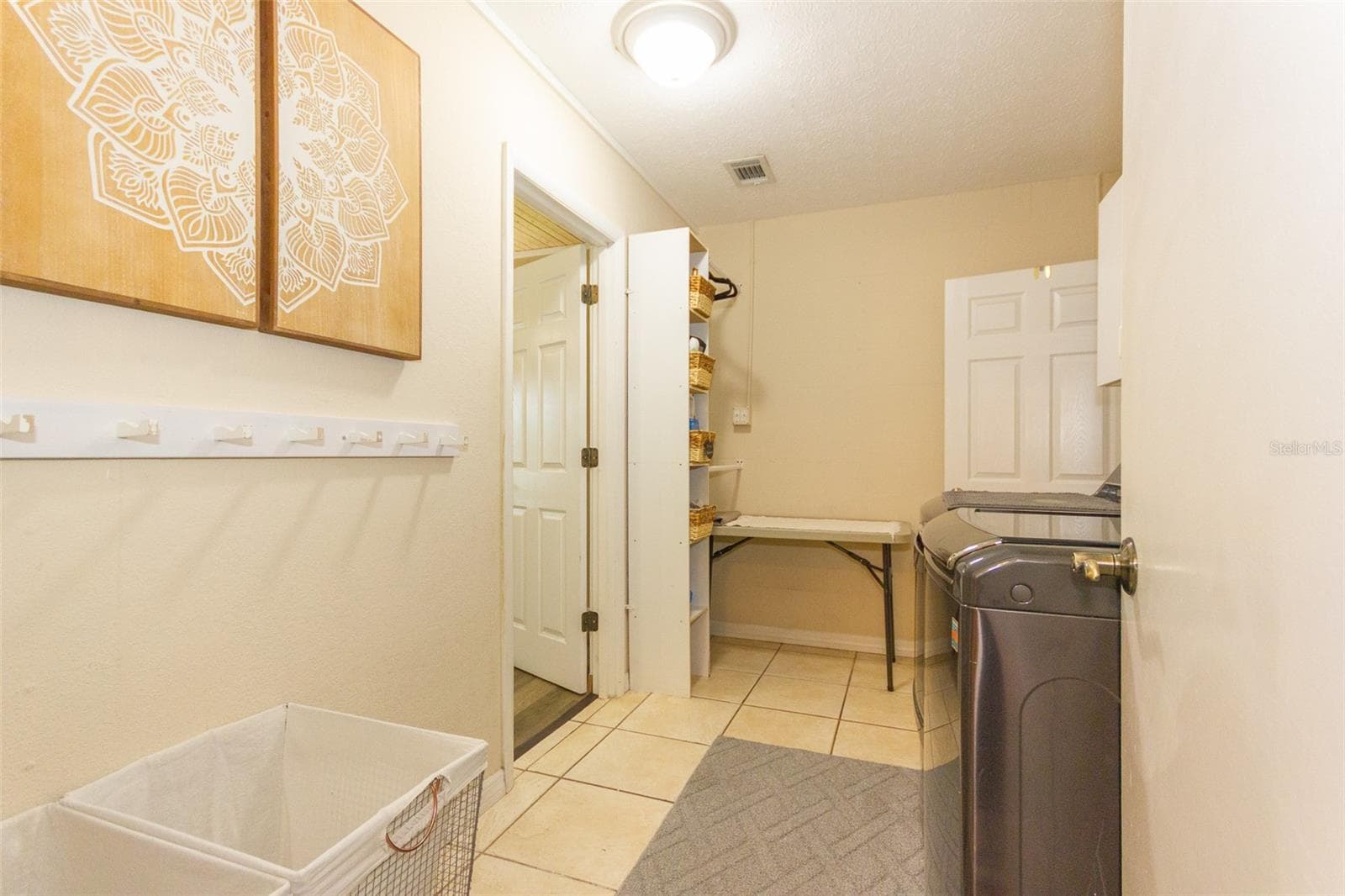 Laundry room off kitchen - 12231 KELLY LN, THONOTOSASSA