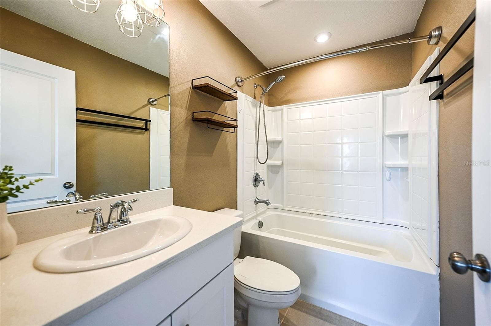 Second Bedroom En Suite - 6130 FAIRMONT LN, PALMETTO