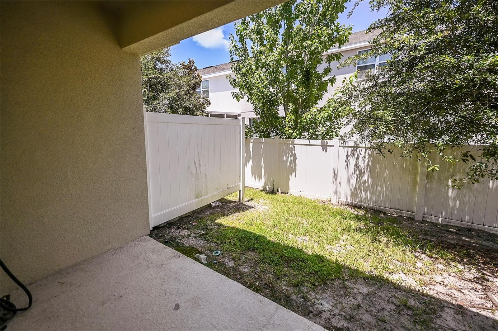 Covered Paito - 6130 FAIRMONT LN, PALMETTO