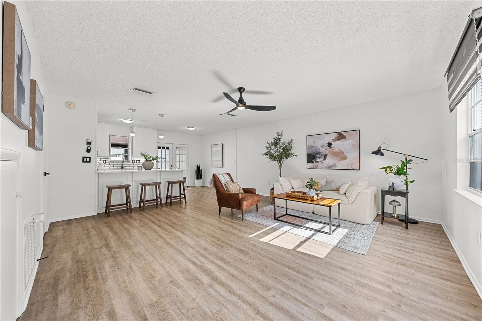 Townhouse at 11917 CONGRESSIONAL DR, TAMPA, photo 3 of 39