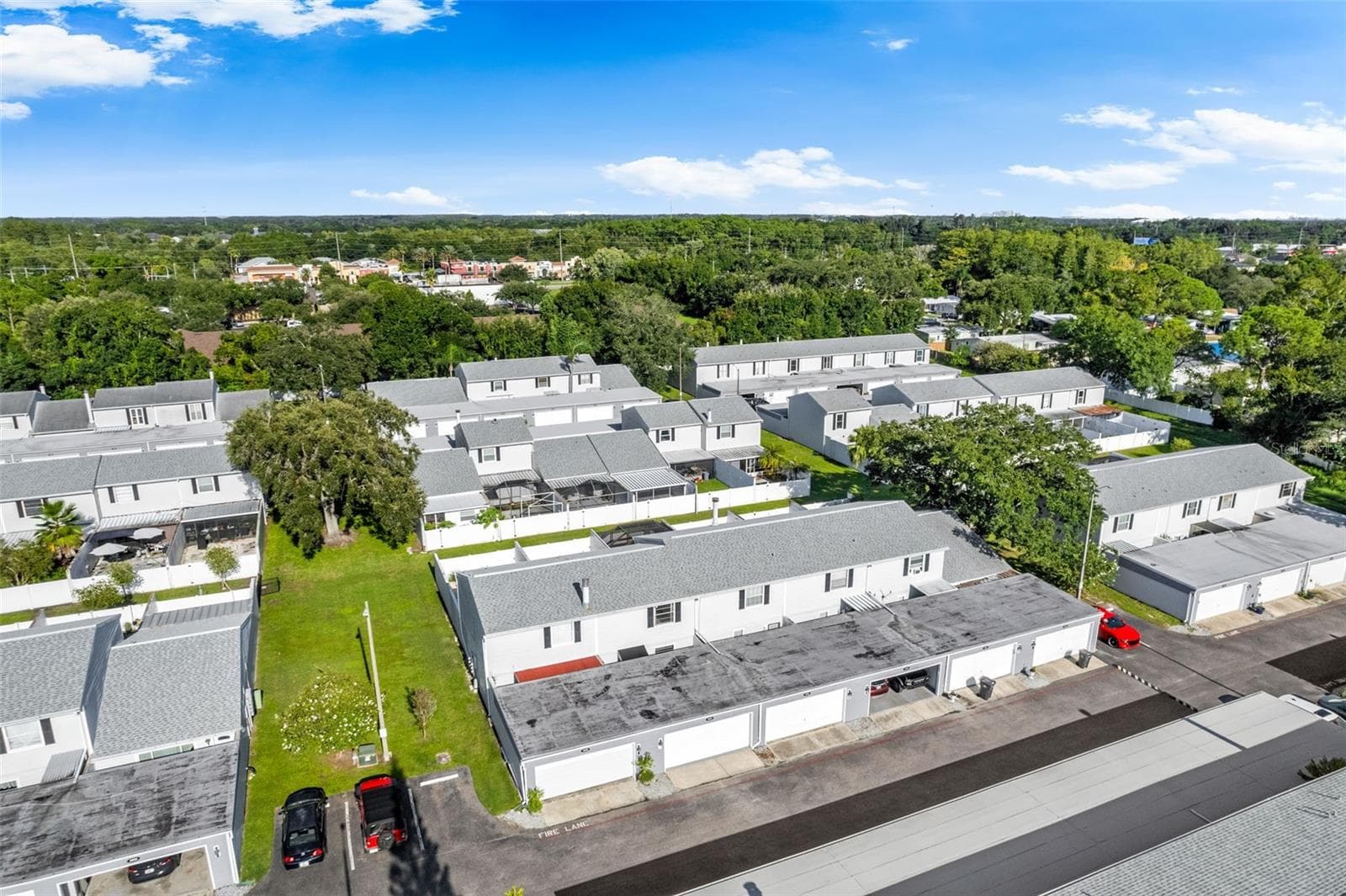 Townhouse at 11917 CONGRESSIONAL DR, TAMPA, photo 10 of 39