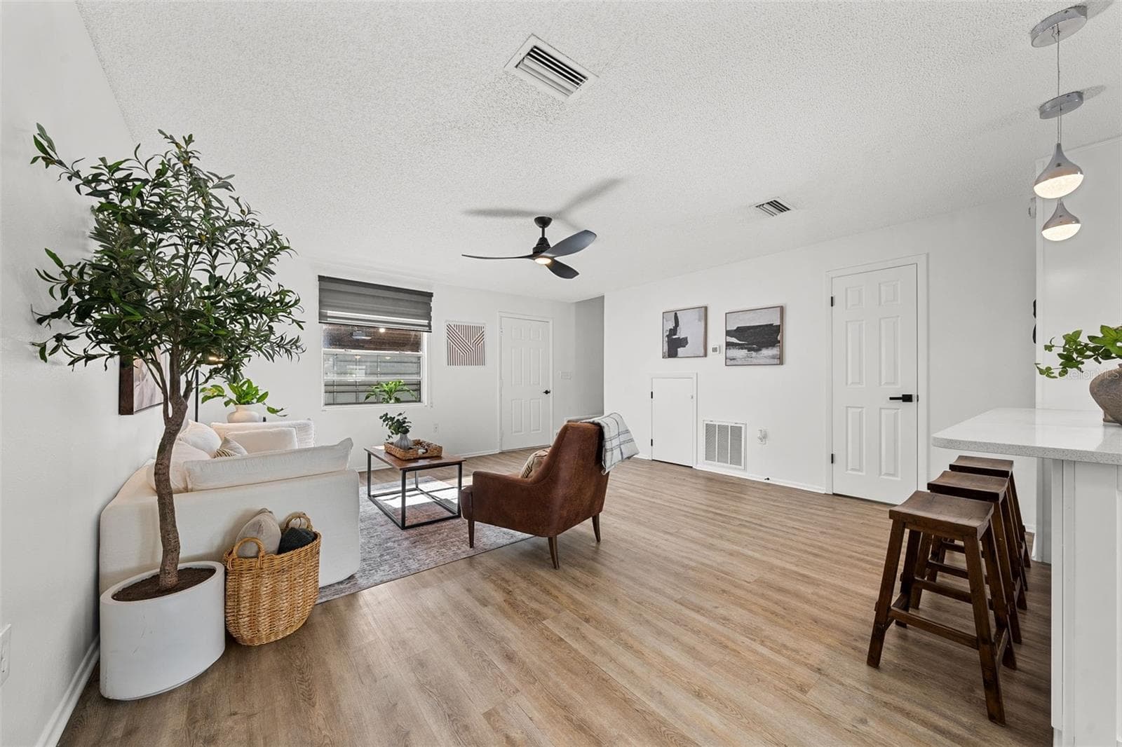 Townhouse at 11917 CONGRESSIONAL DR, TAMPA, photo 13 of 39