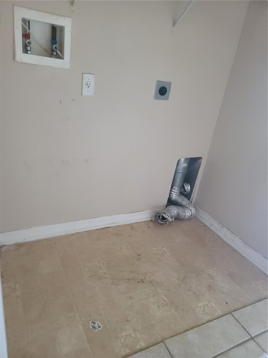 Laundry room hook up. - 149 AURORA LN, KISSIMMEE