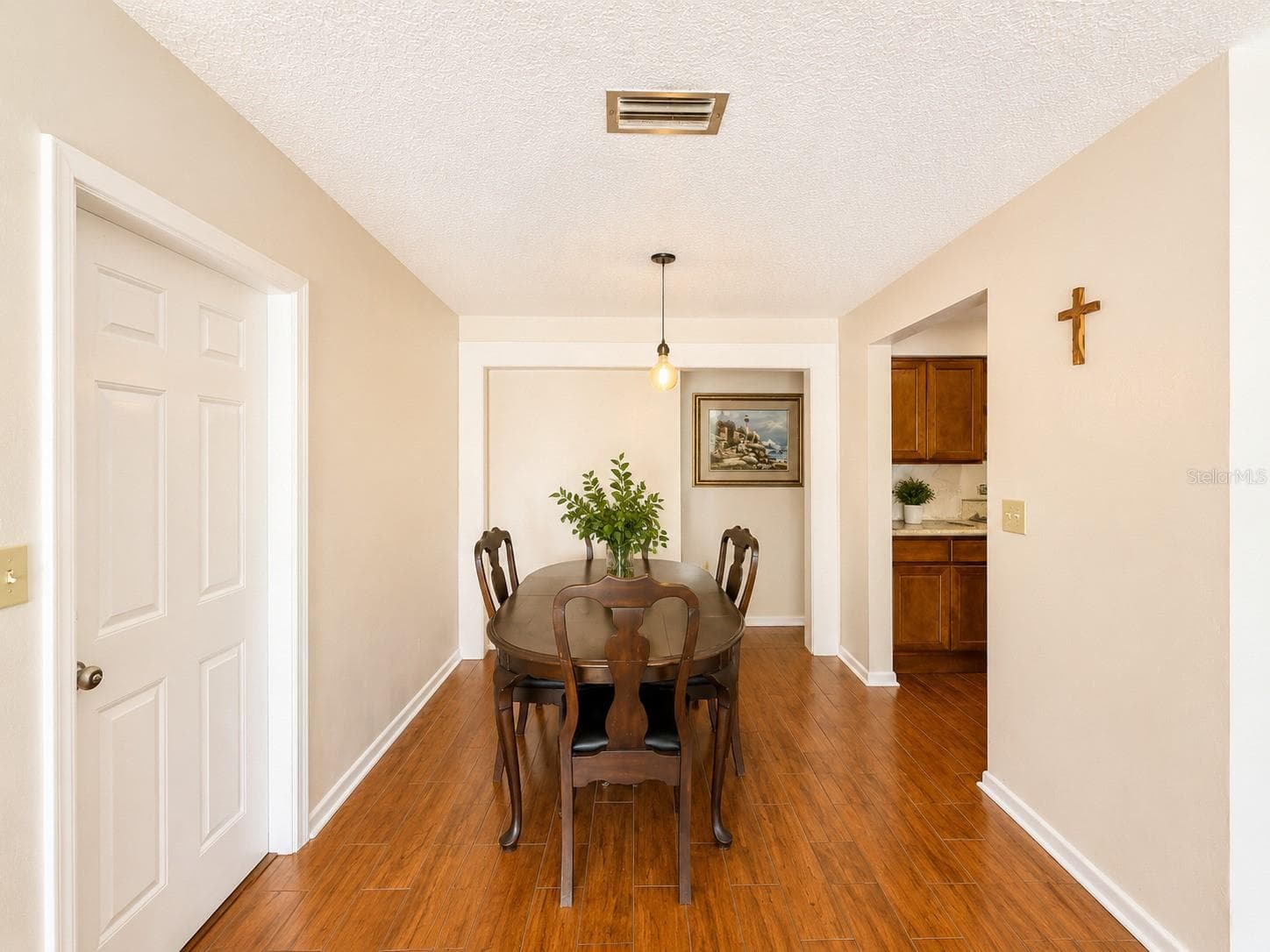 Single Family Residence at 934 HILLWOOD DR, DUNEDIN, photo 7 of 33