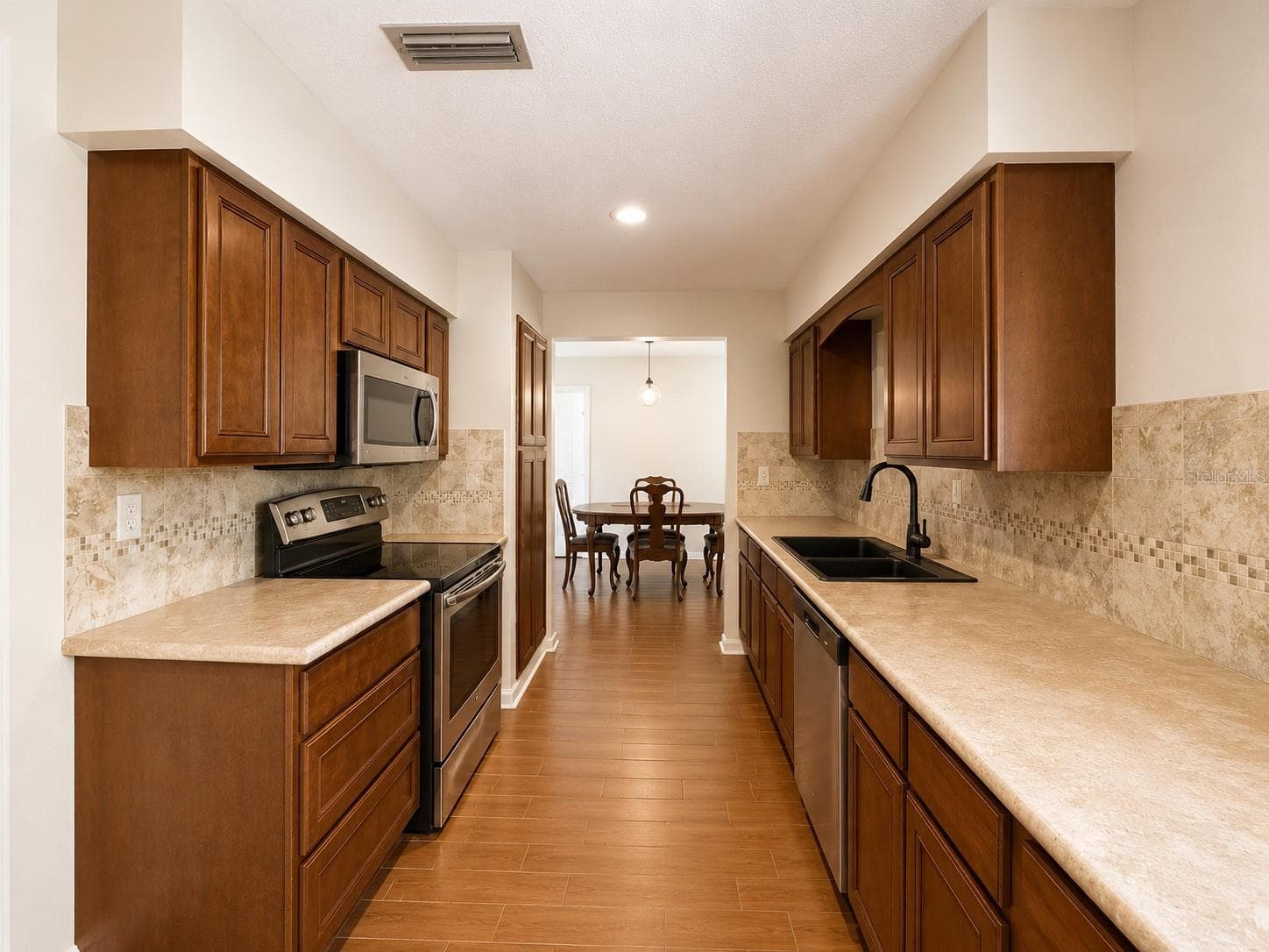 Single Family Residence at 934 HILLWOOD DR, DUNEDIN, photo 14 of 33