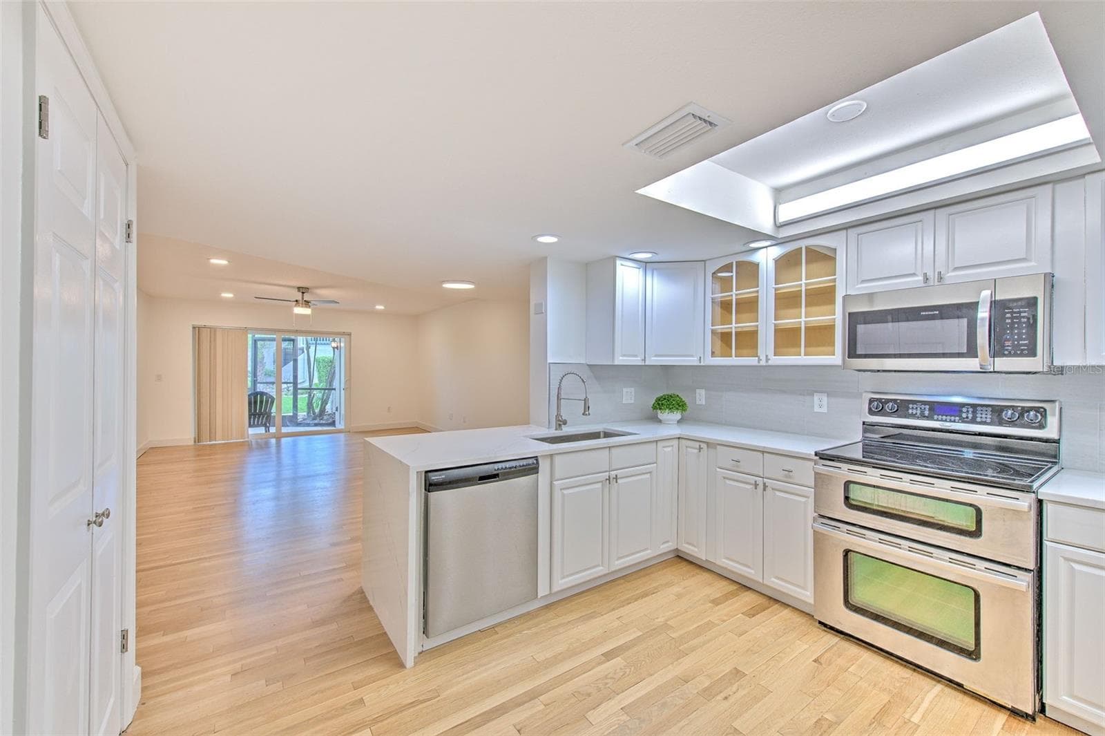 Condominium at 1028 APOLLO BEACH BLVD #4, APOLLO BEACH, photo 6 of 28