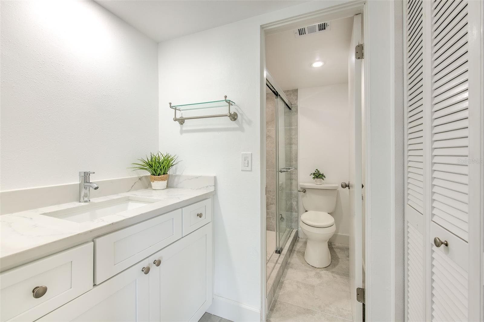 Upstairs Primary Ensuite Bathroom - 1028 APOLLO BEACH BLVD #4, APOLLO BEACH