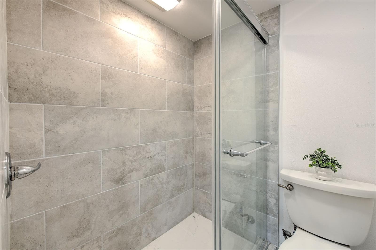 Upstairs Primary Ensuite Bathroom - 1028 APOLLO BEACH BLVD #4, APOLLO BEACH