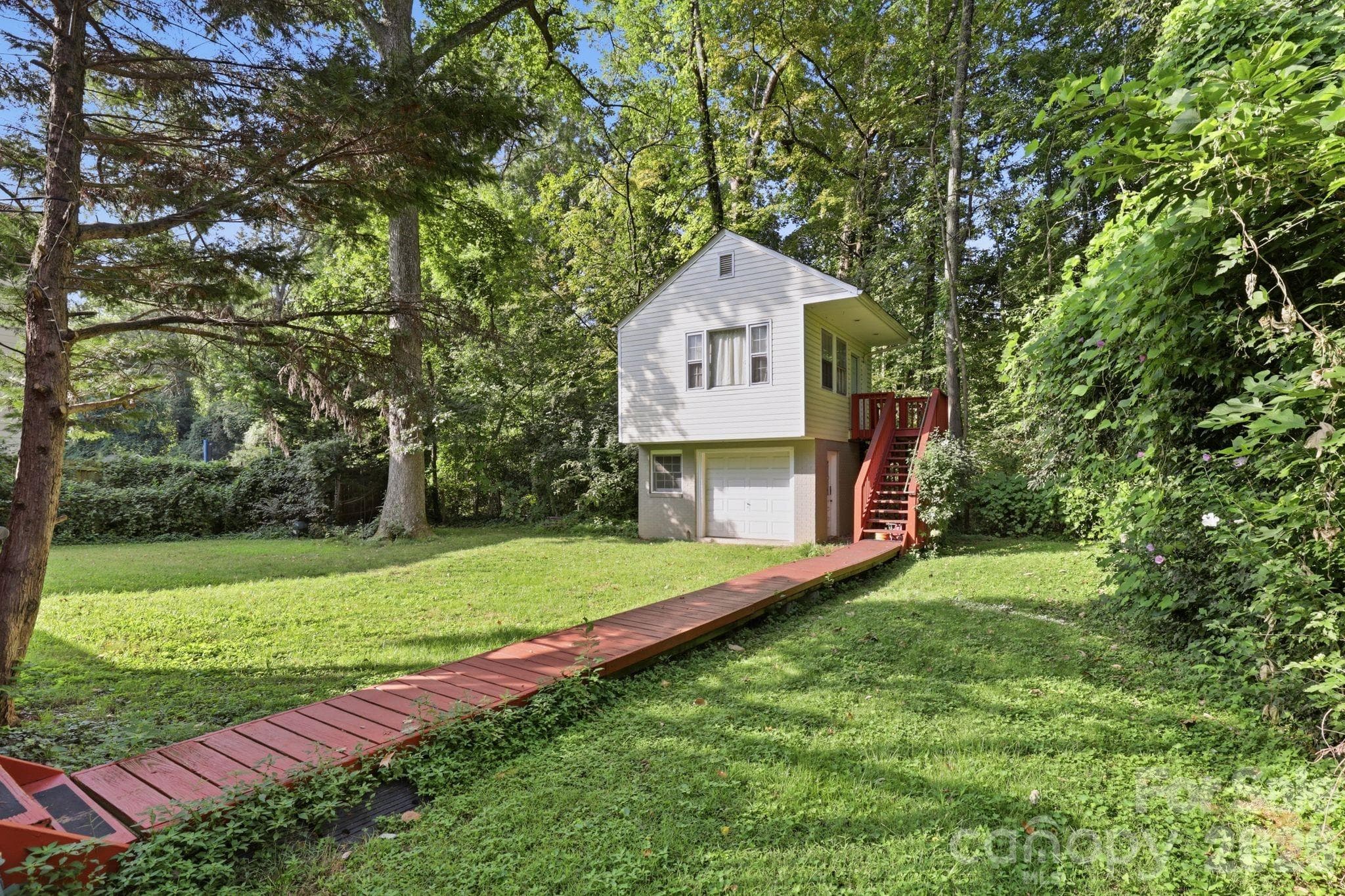 Single Family Residence at 2316 Kingsbury Drive, Charlotte, photo 4 of 14