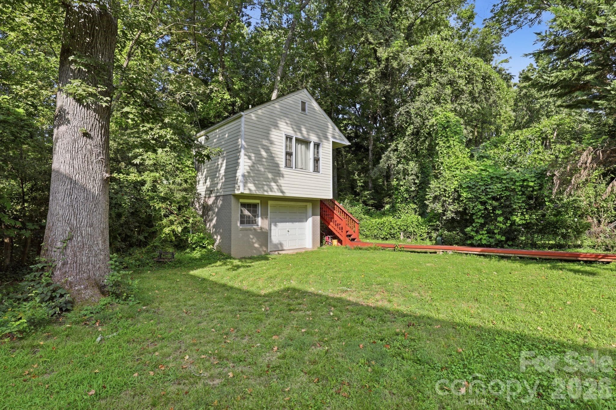 Single Family Residence at 2316 Kingsbury Drive, Charlotte, photo 7 of 14