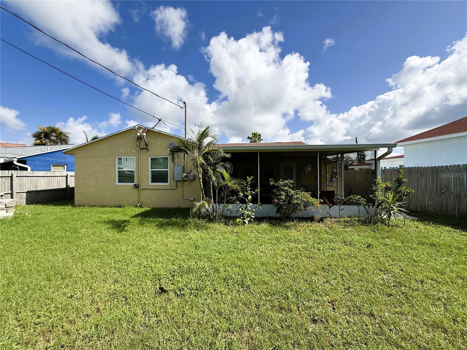 Spacious Yard - 421 VIRGINIA AVE, MADEIRA BEACH