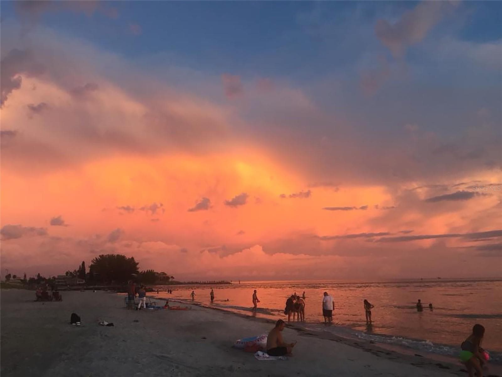 Famous Gulf Sunsets - 421 VIRGINIA AVE, MADEIRA BEACH