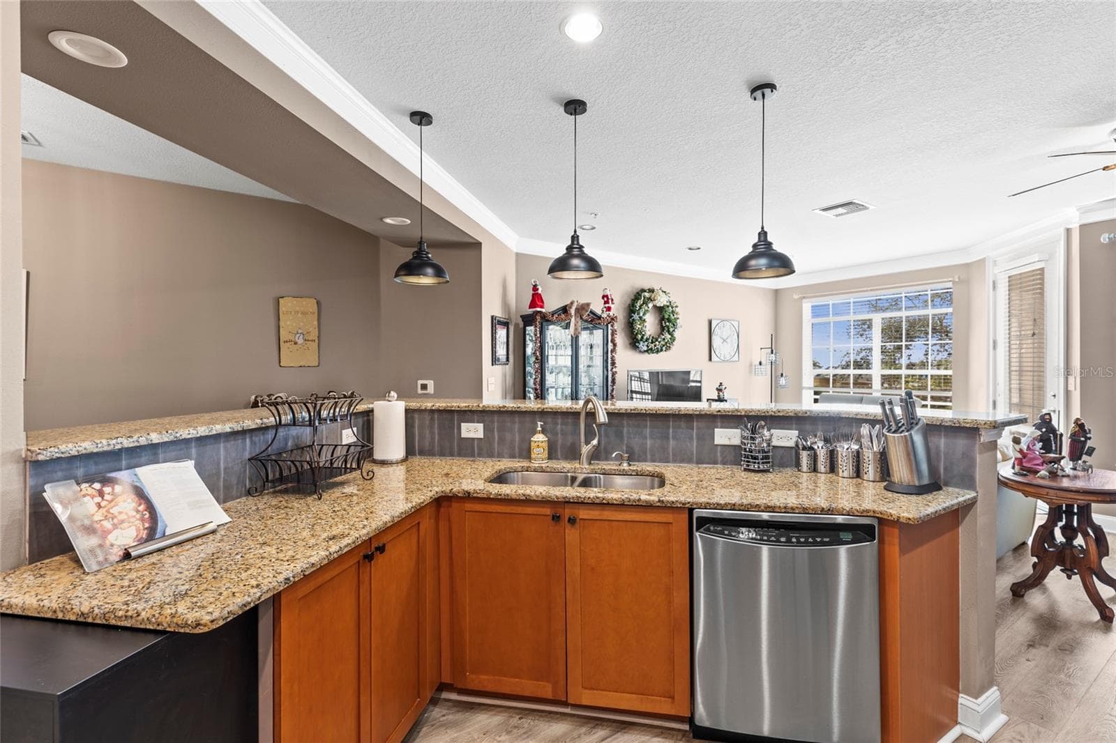 Townhouse at 6319 SUNSET BAY CIR, APOLLO BEACH, photo 4 of 49
