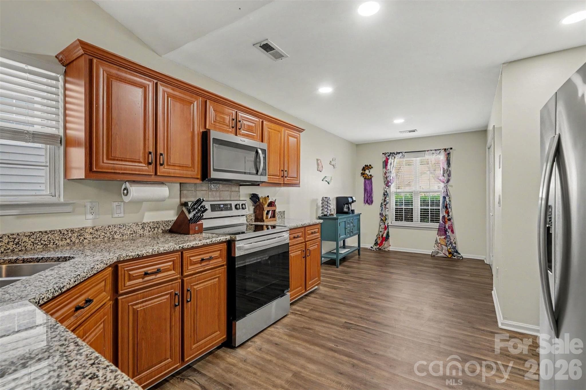 Single Family Residence at 5906 Meadow Hill Drive, Charlotte, photo 6 of 32