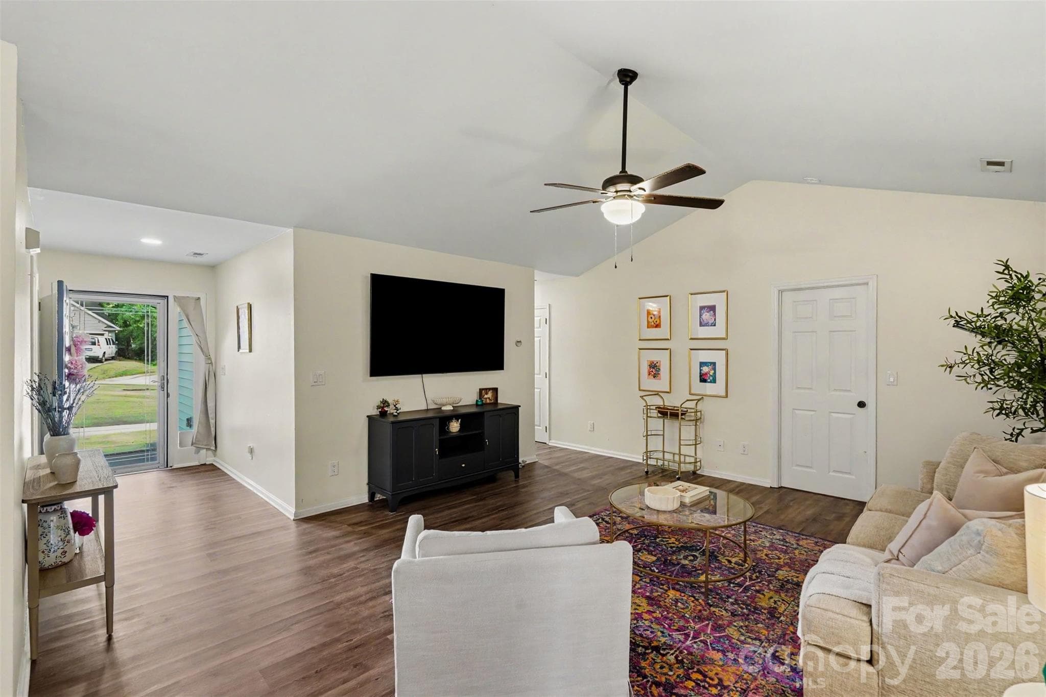 Single Family Residence at 5906 Meadow Hill Drive, Charlotte, photo 10 of 32