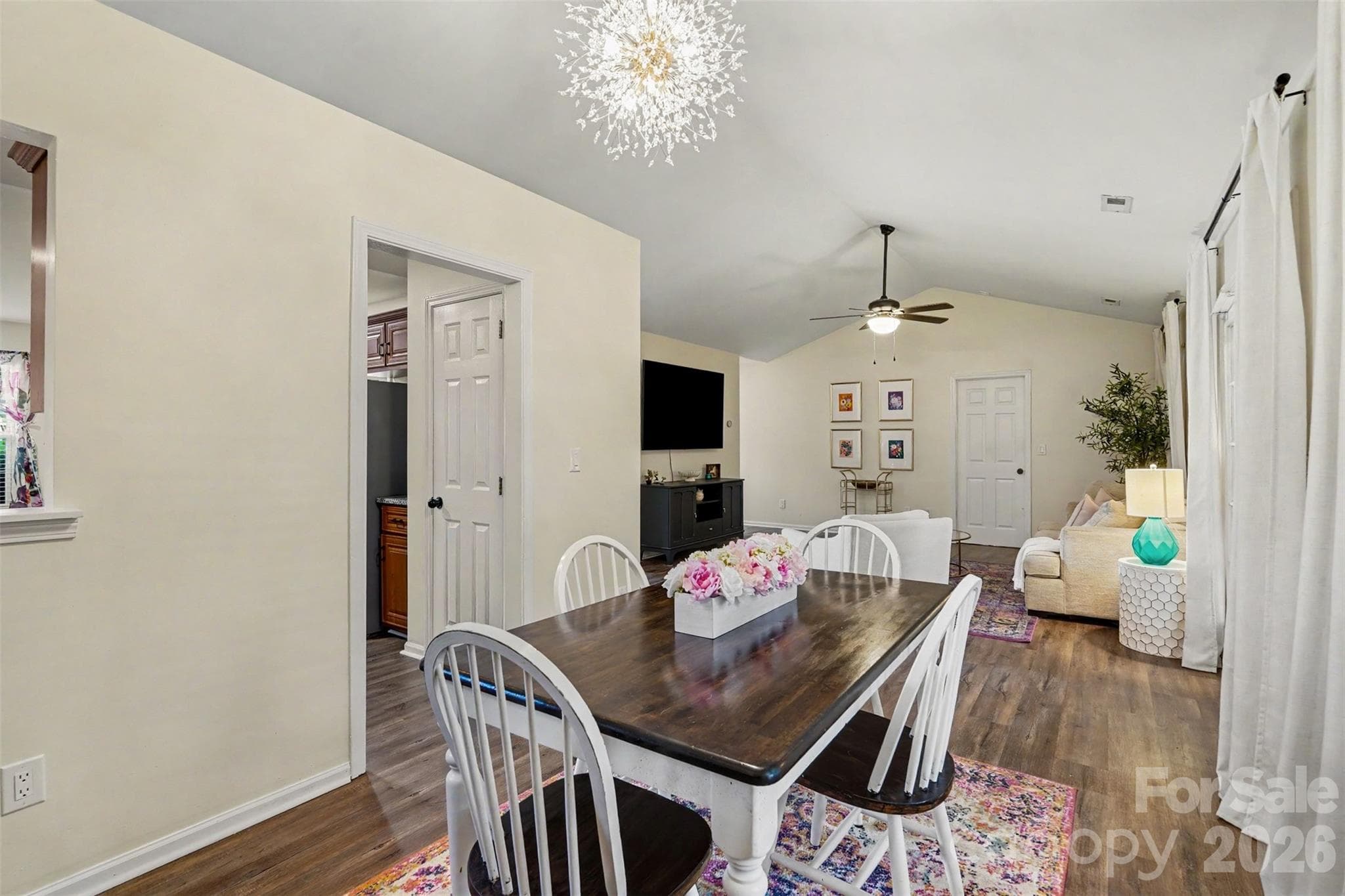 Single Family Residence at 5906 Meadow Hill Drive, Charlotte, photo 12 of 32