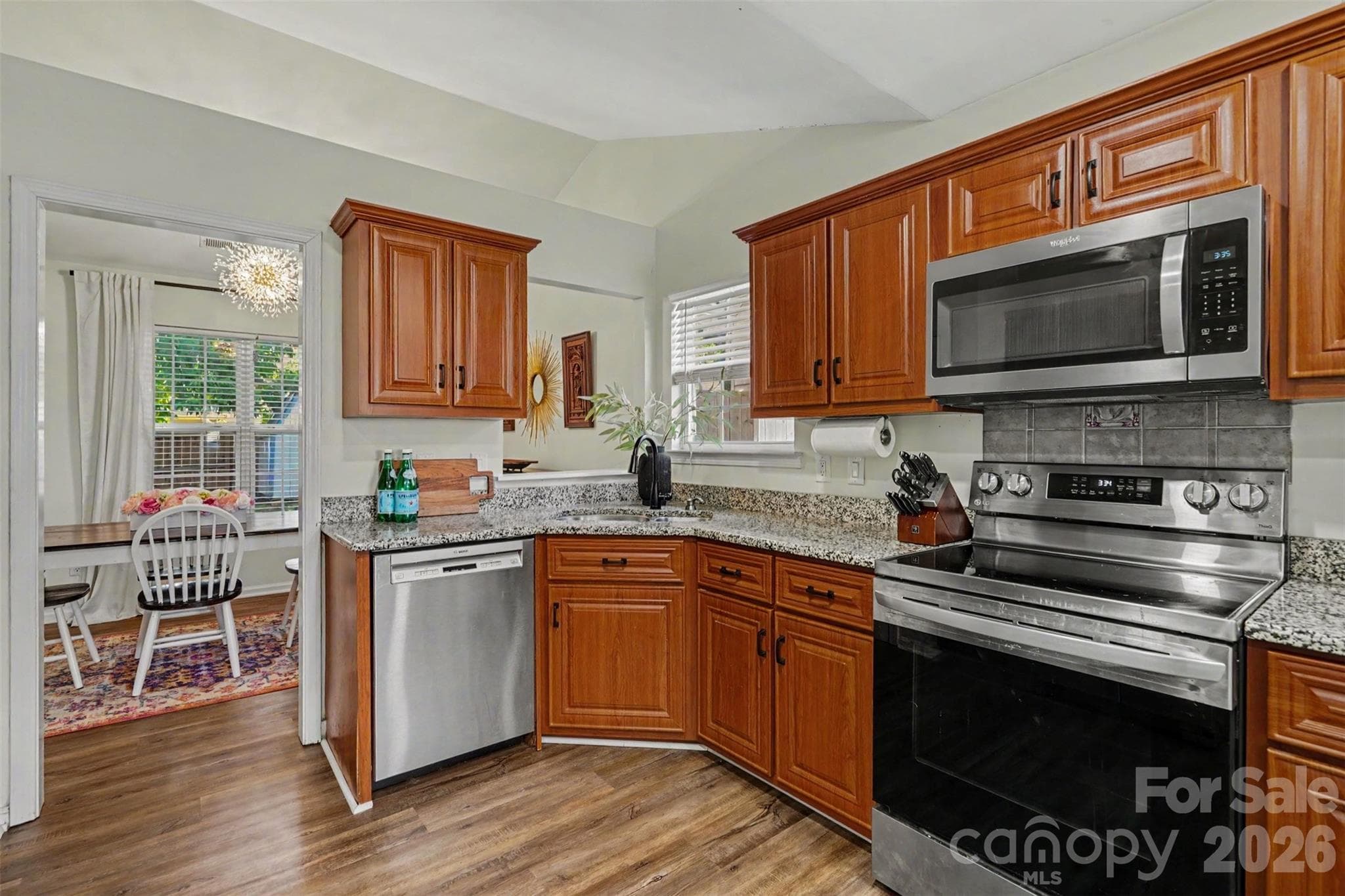 Single Family Residence at 5906 Meadow Hill Drive, Charlotte, photo 13 of 32