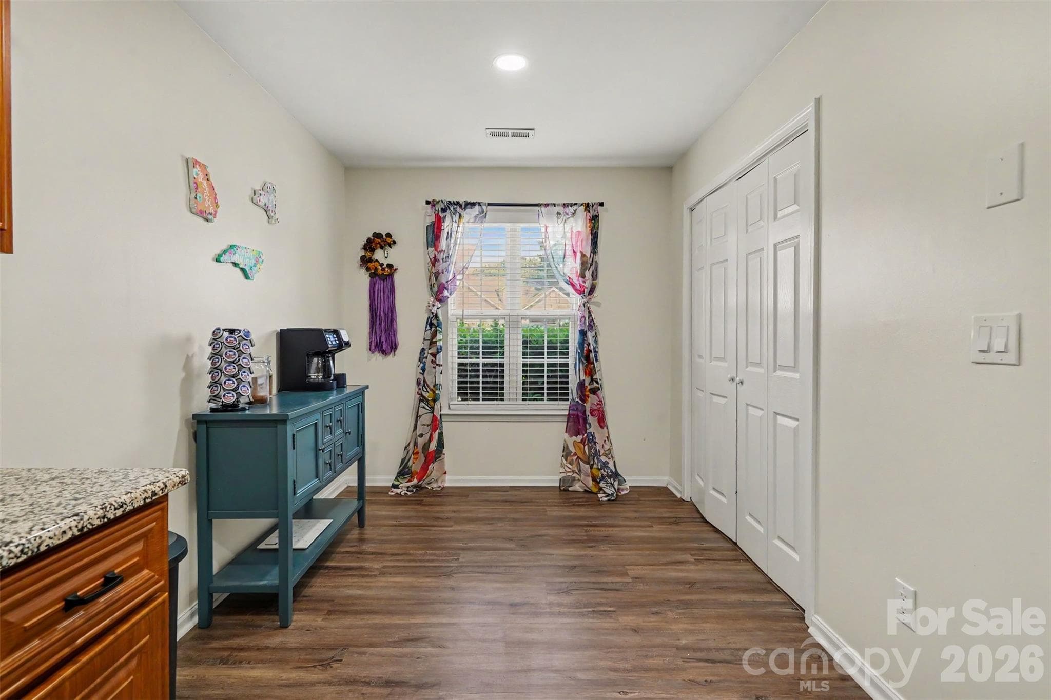 Single Family Residence at 5906 Meadow Hill Drive, Charlotte, photo 17 of 32