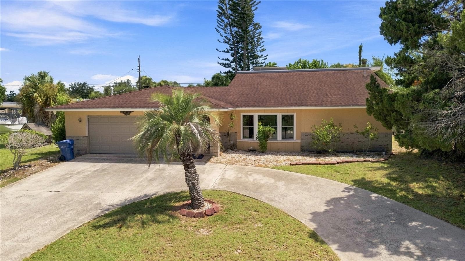 Single Family Residence at 352 LAKE RD, VENICE, photo 2 of 55