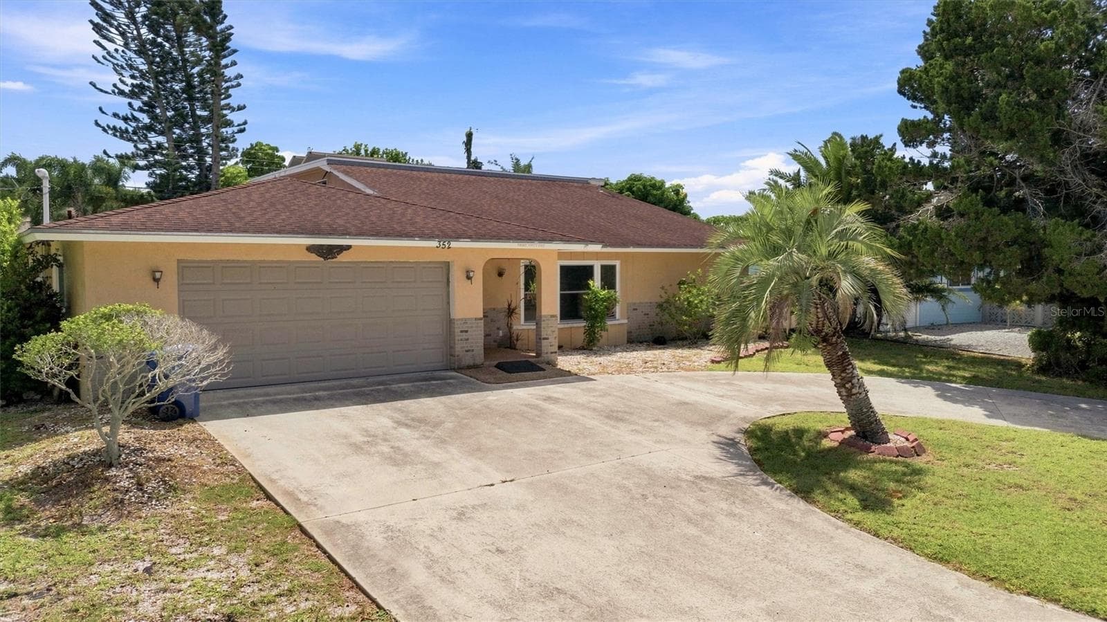 Single Family Residence at 352 LAKE RD, VENICE, photo 3 of 55
