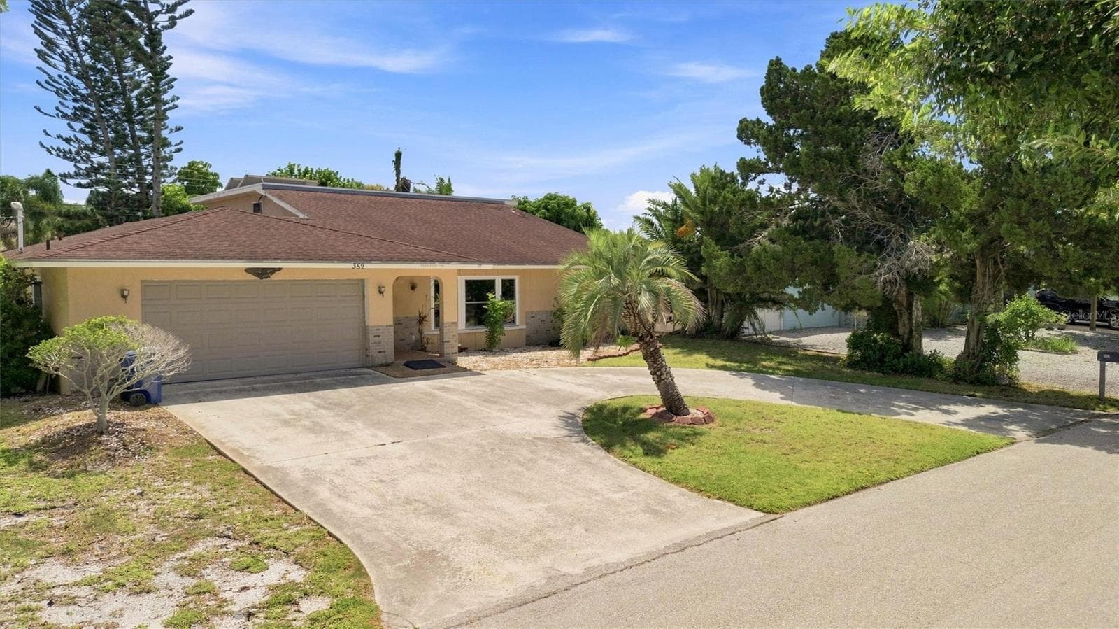 Single Family Residence at 352 LAKE RD, VENICE, photo 4 of 55