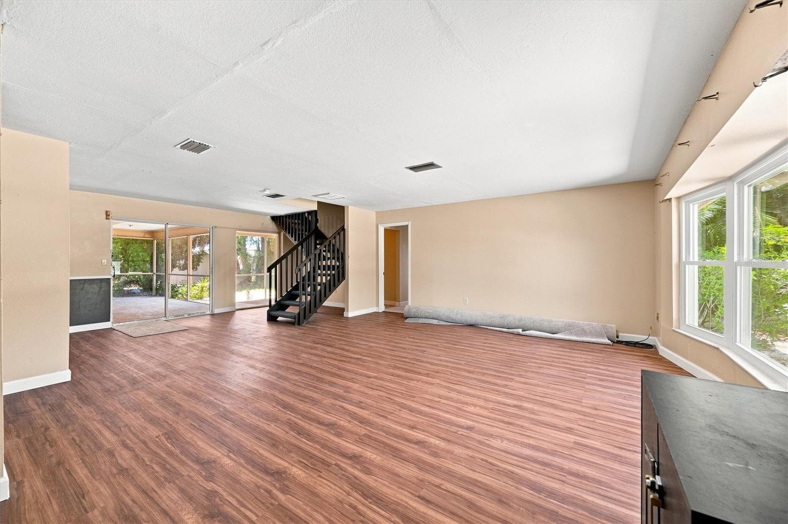 Single Family Residence at 352 LAKE RD, VENICE, photo 8 of 55