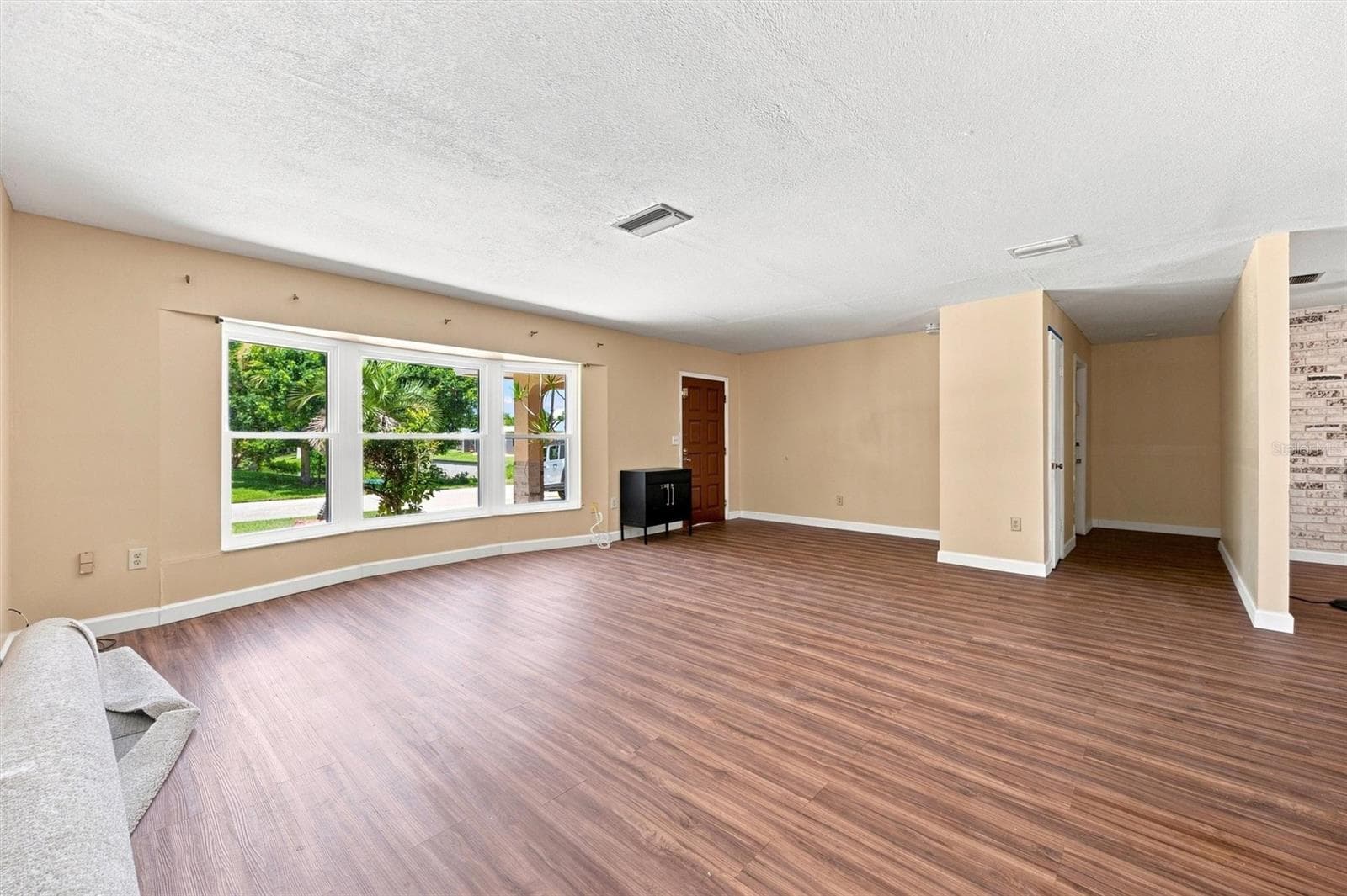 Single Family Residence at 352 LAKE RD, VENICE, photo 10 of 55