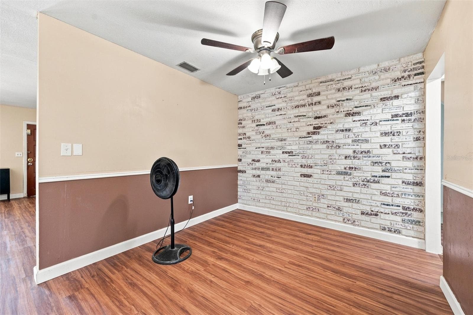 Single Family Residence at 352 LAKE RD, VENICE, photo 13 of 55