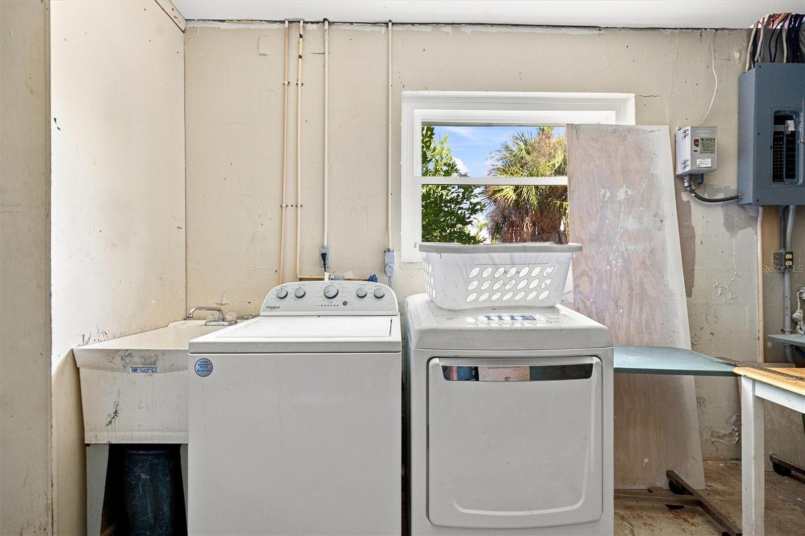 Single Family Residence at 352 LAKE RD, VENICE, photo 25 of 55