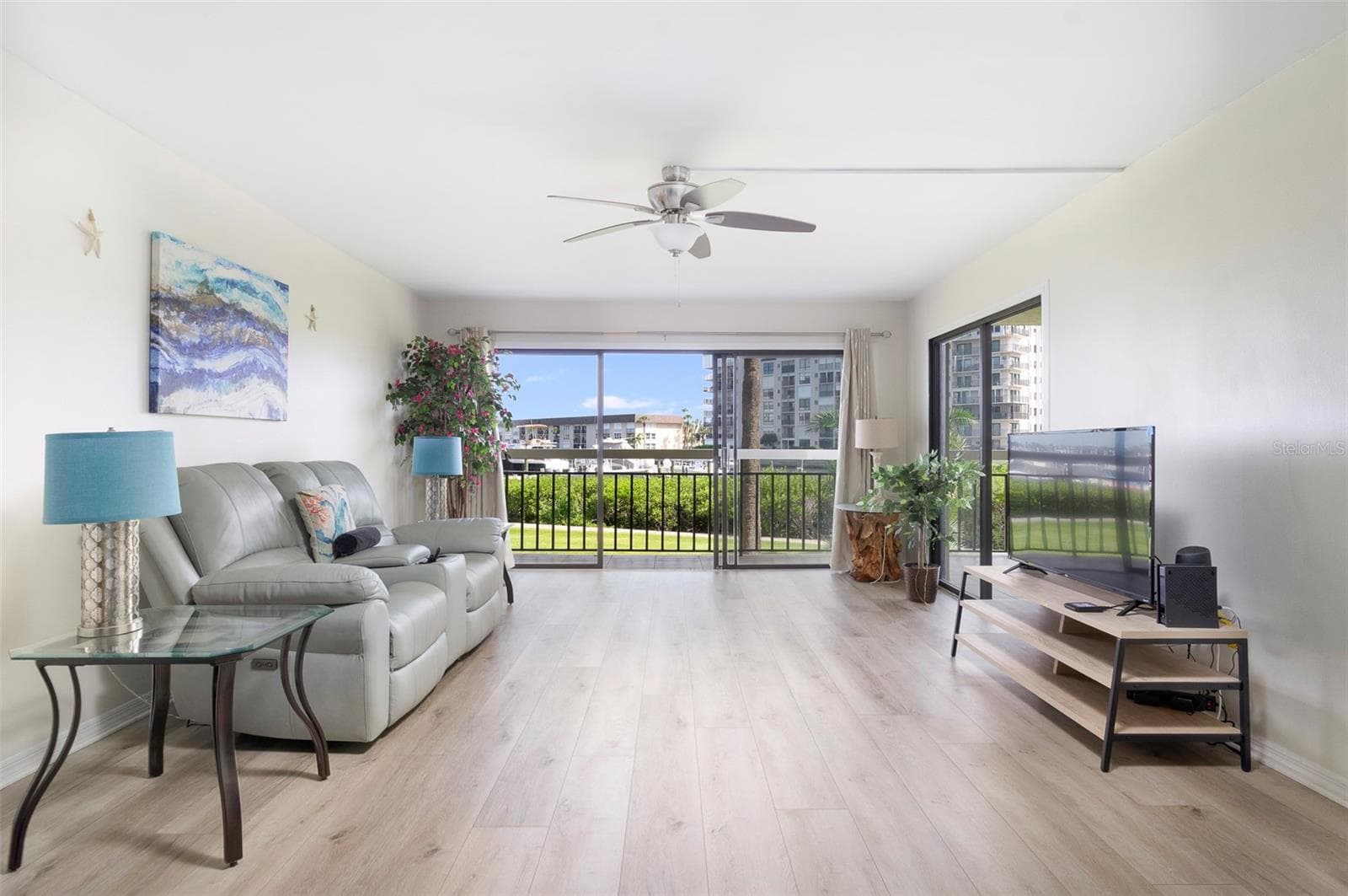 Living room - 7903 SAILBOAT KEY BLVD S #102, SOUTH PASADENA