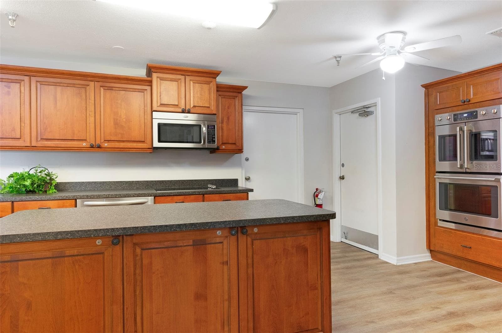 Clubhouse kitchen - 7903 SAILBOAT KEY BLVD S #102, SOUTH PASADENA