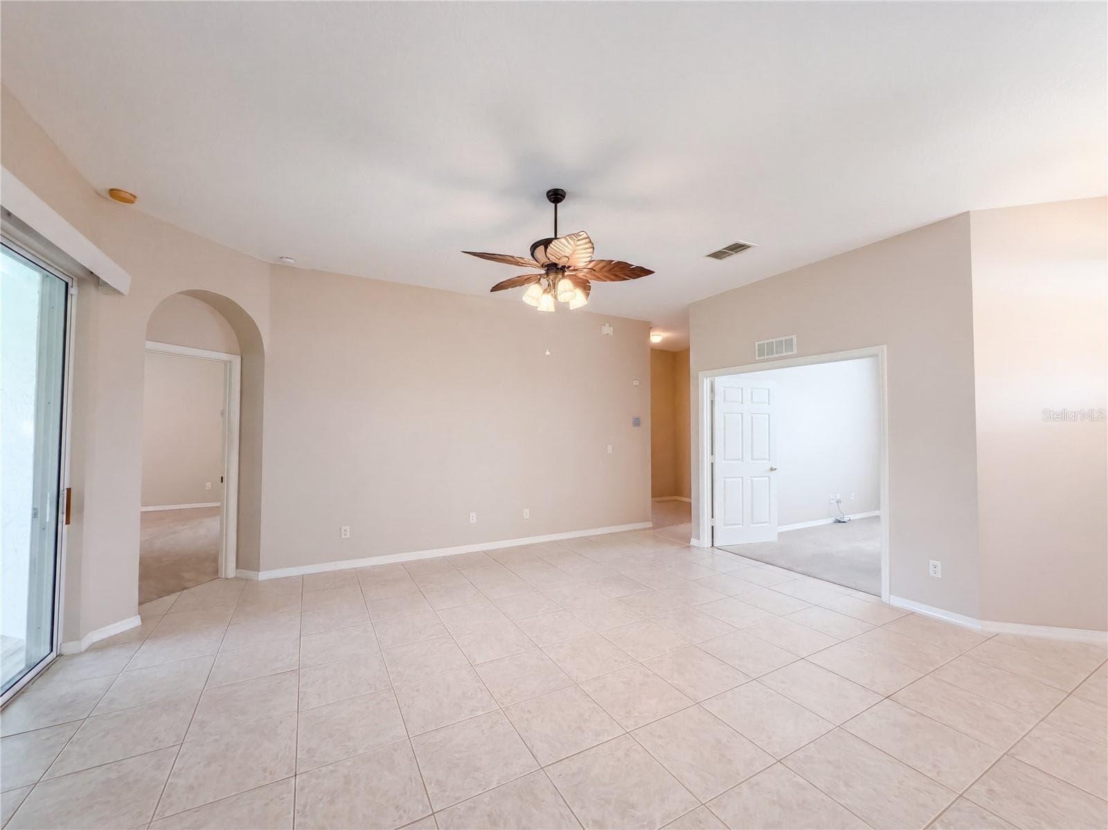 Single Family Residence at 11734 SE 173RD LANE RD, SUMMERFIELD, photo 9 of 26