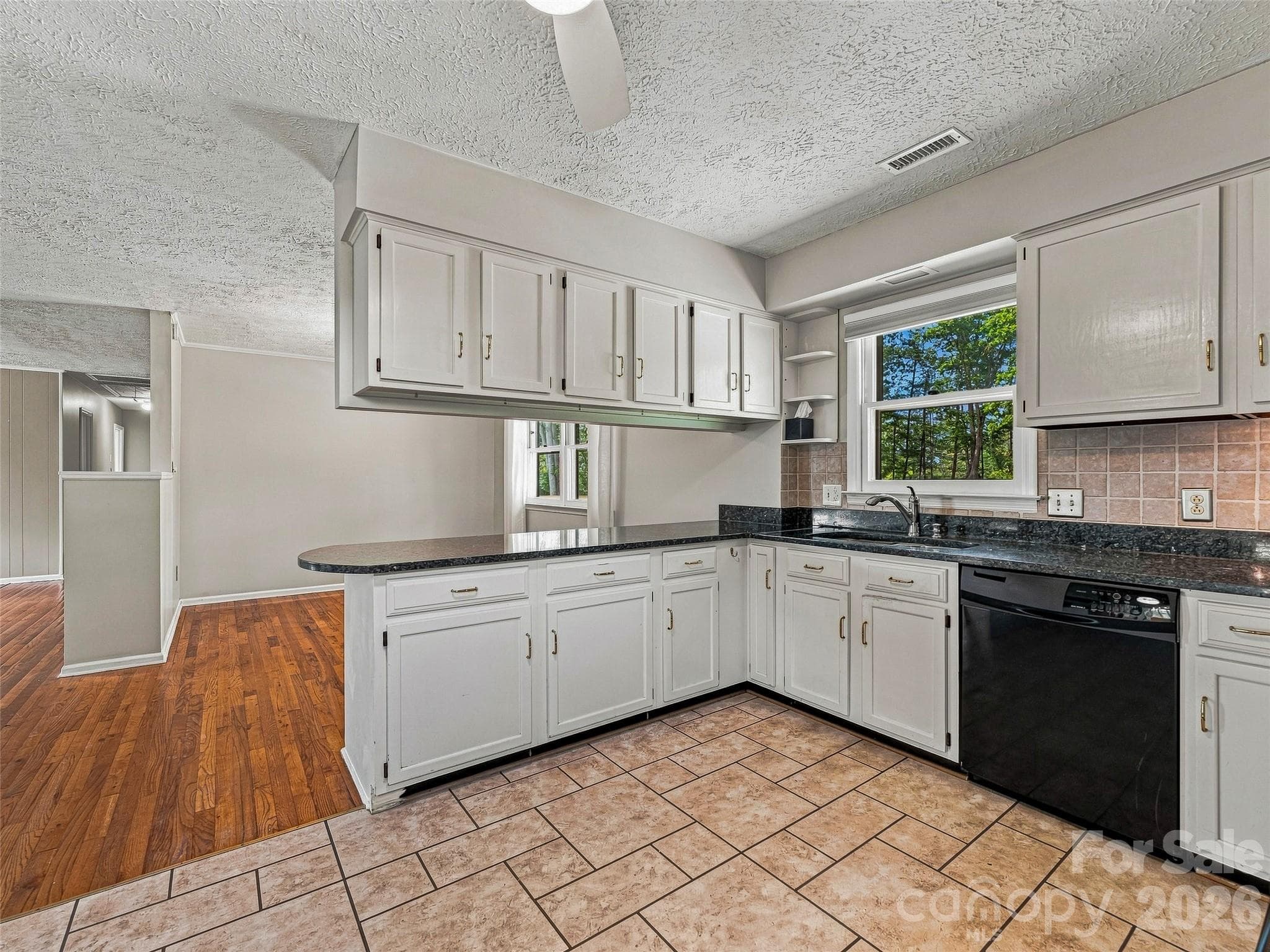 Single Family Residence at 38 Chadwick Wade Drive, Asheville, photo 13 of 48