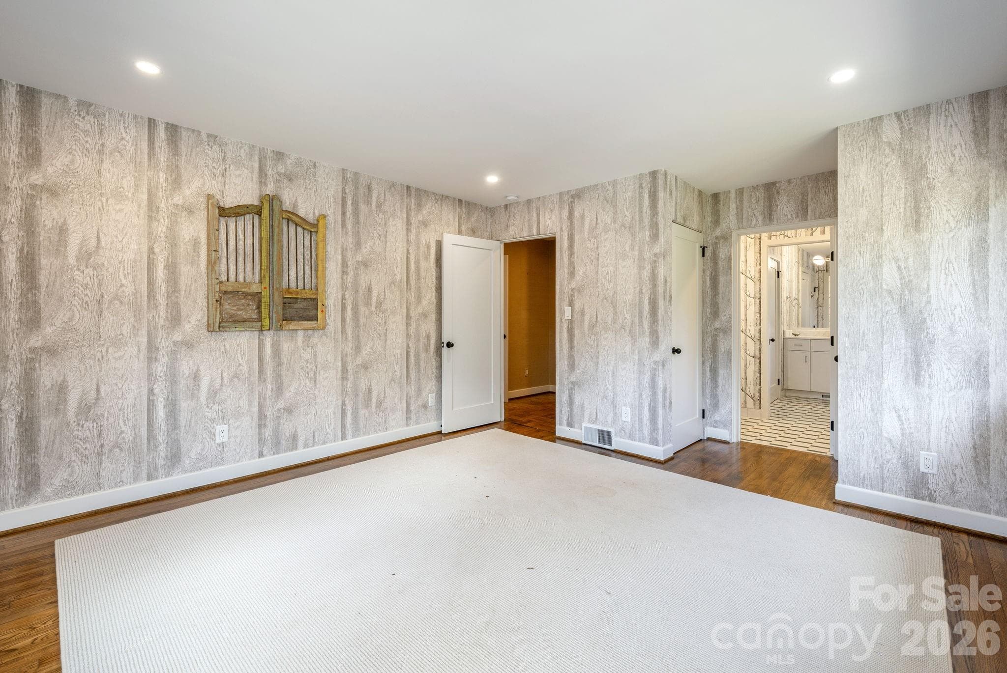 open to bath - 28 Forest Road, Asheville