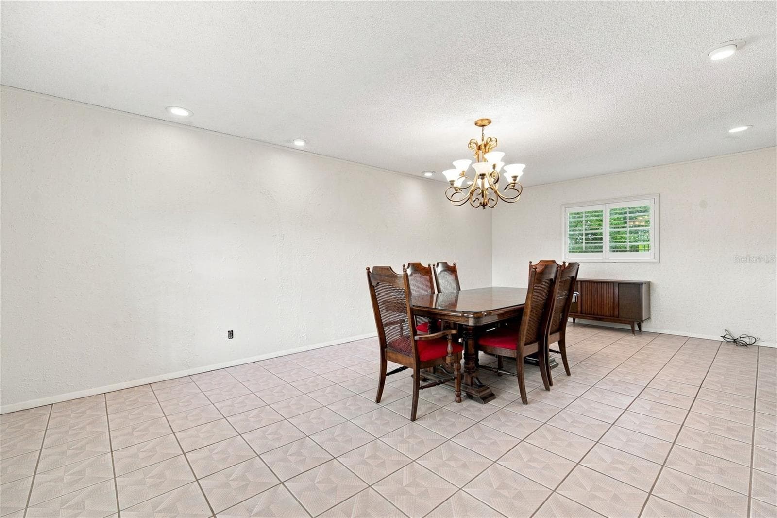 Single Family Residence at 2705 SILVER LAKE AVE, TAMPA, photo 5 of 48