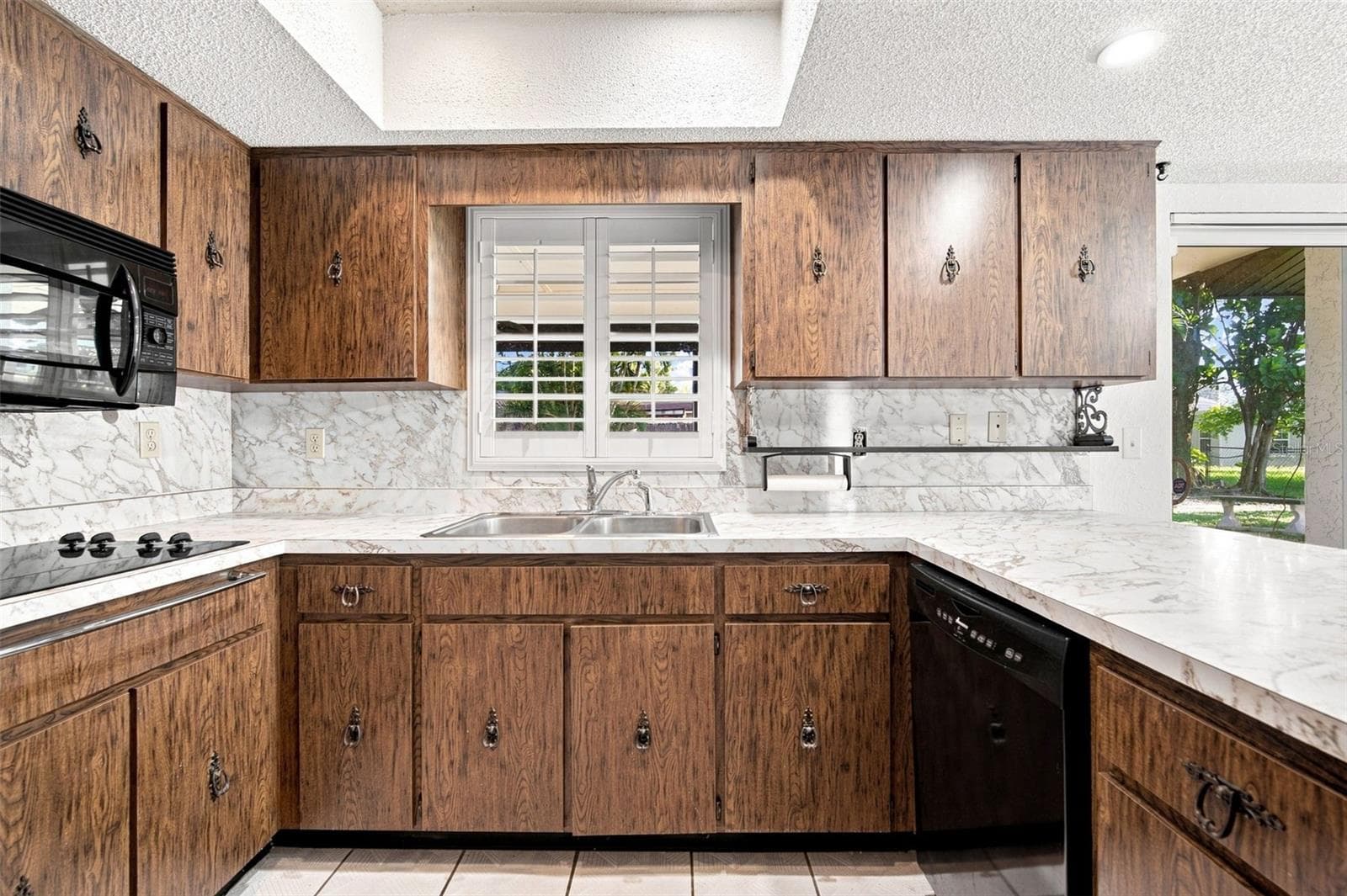 Single Family Residence at 2705 SILVER LAKE AVE, TAMPA, photo 10 of 48