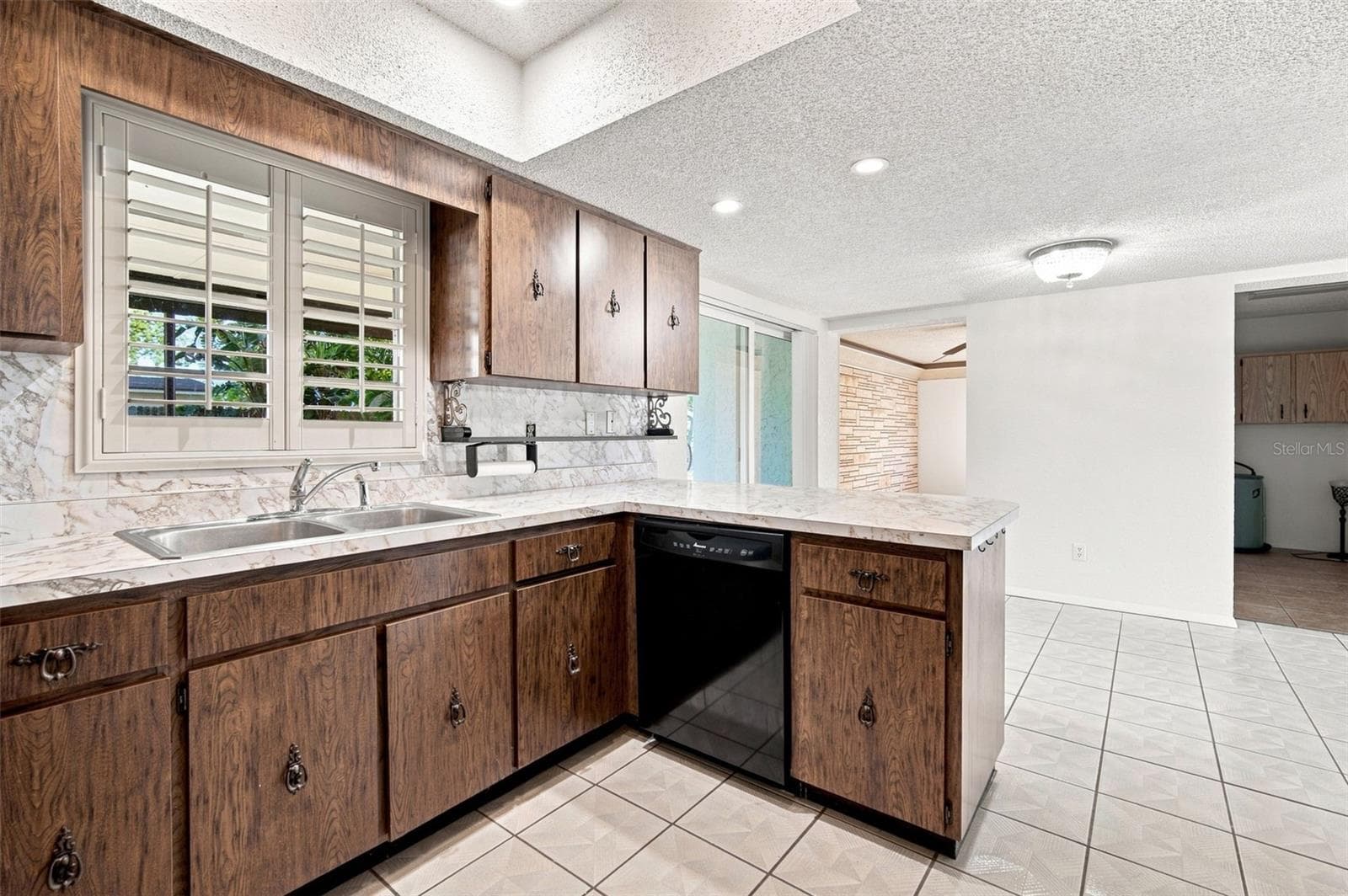 Single Family Residence at 2705 SILVER LAKE AVE, TAMPA, photo 13 of 48