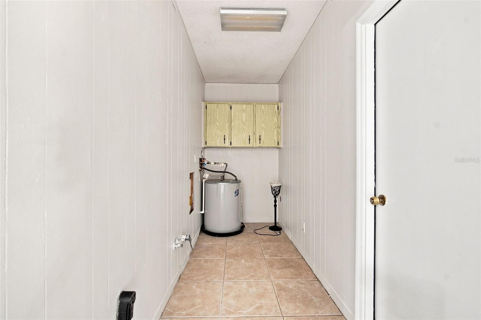 Single Family Residence at 2705 SILVER LAKE AVE, TAMPA, photo 18 of 48