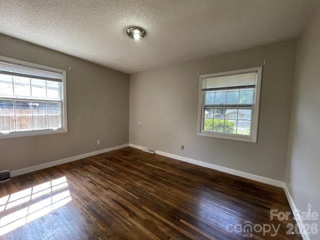 Single Family Residence at 909 Carrington Drive, Charlotte, photo 6 of 14