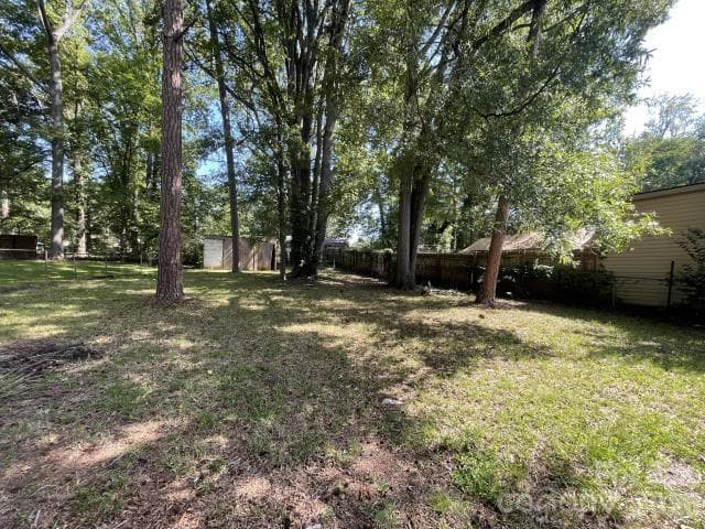 Single Family Residence at 909 Carrington Drive, Charlotte, photo 13 of 14