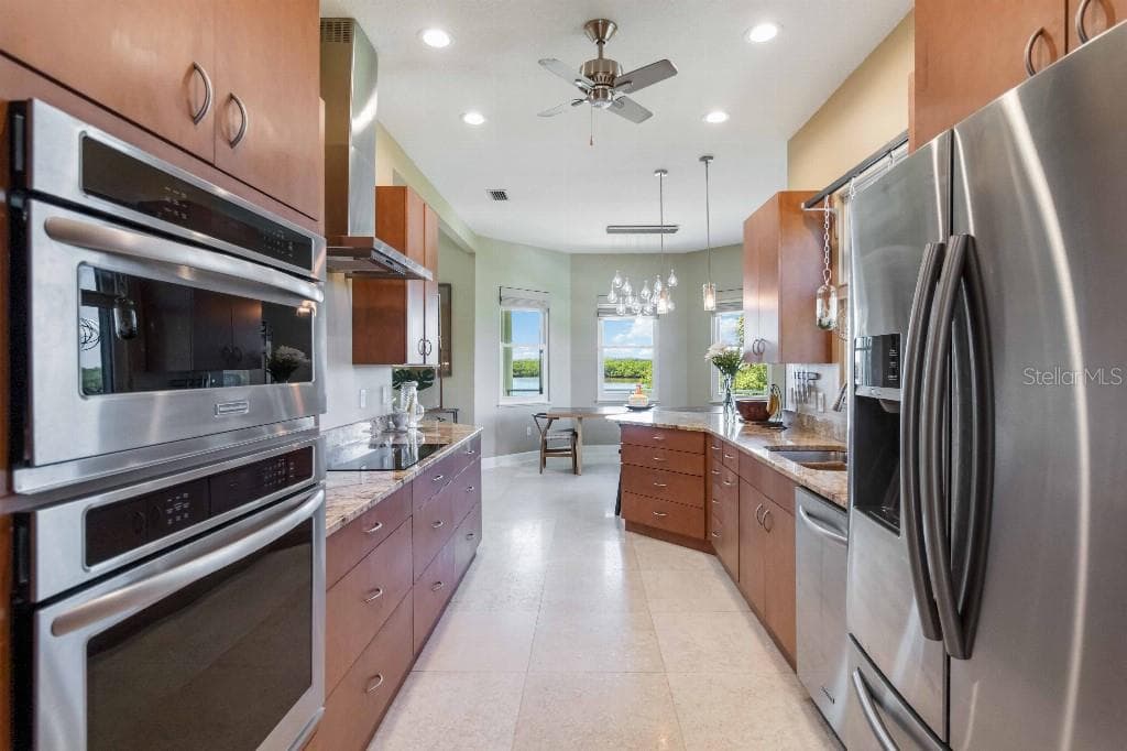 Single Family Residence at 6511 BAYSHORE RD, PALMETTO, photo 16 of 48