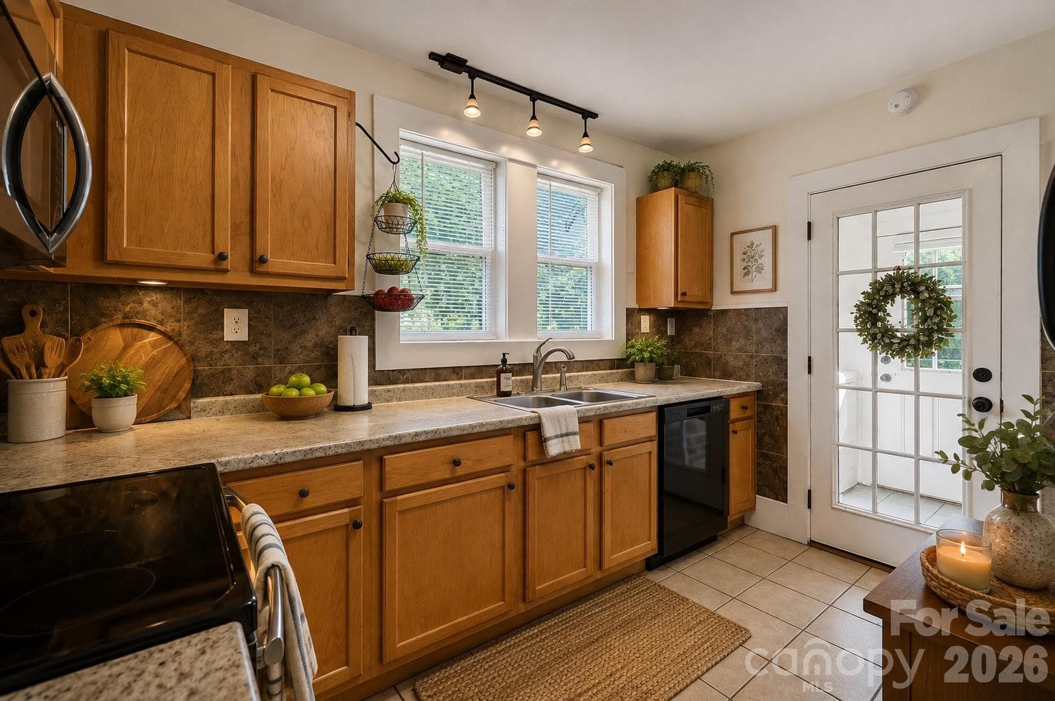Virtually staged - 10 Enka Oak Street, Candler