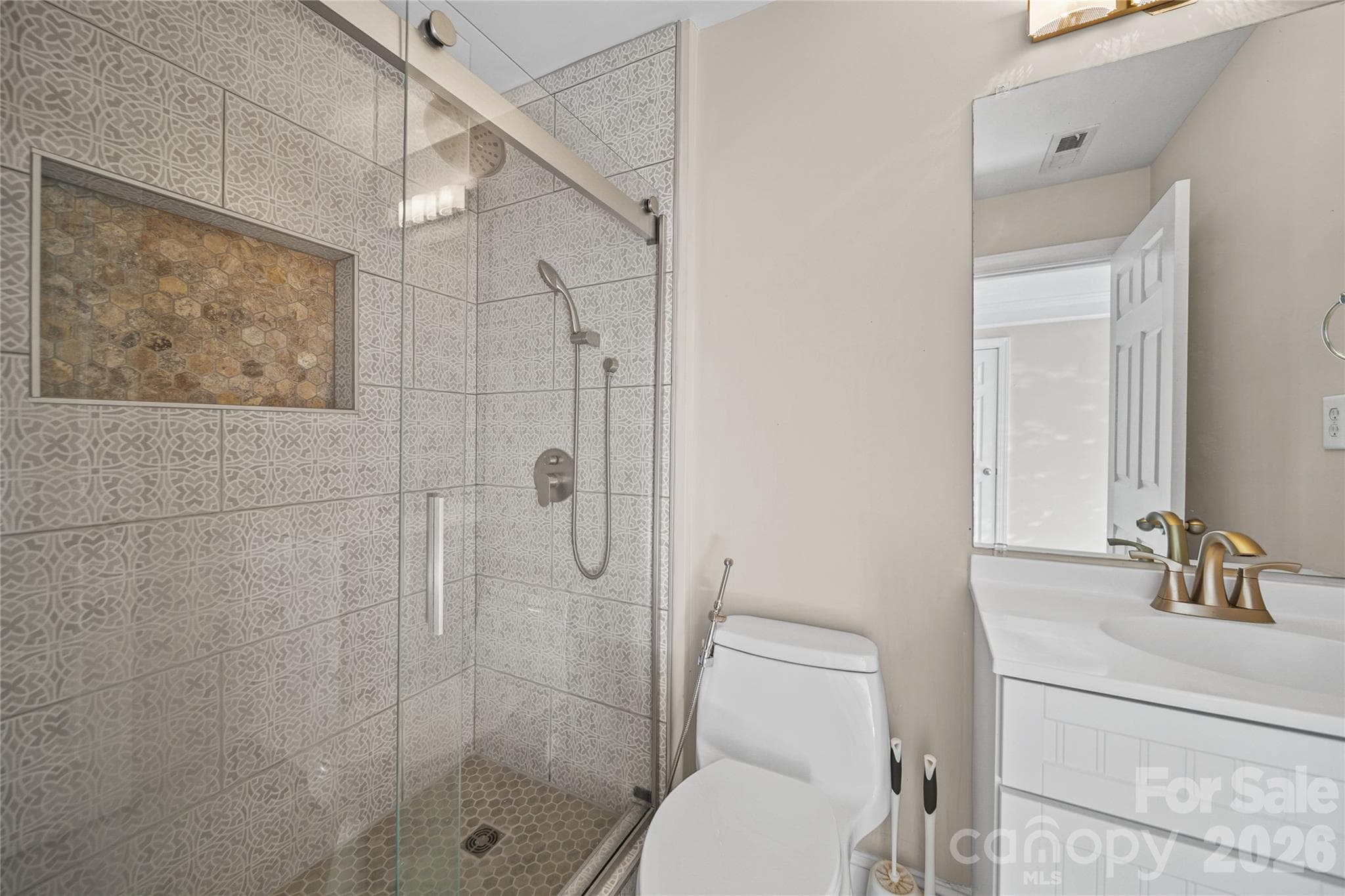 Upstairs full bathroom - 2246 Donnington Lane NW, Concord