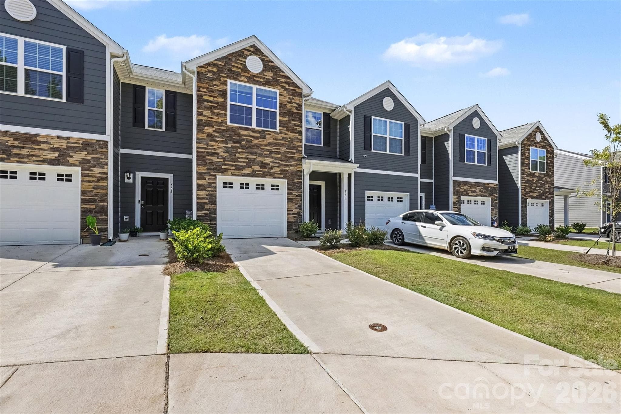 Townhouse at 760 Wagon Cross Court, York, photo 2 of 32