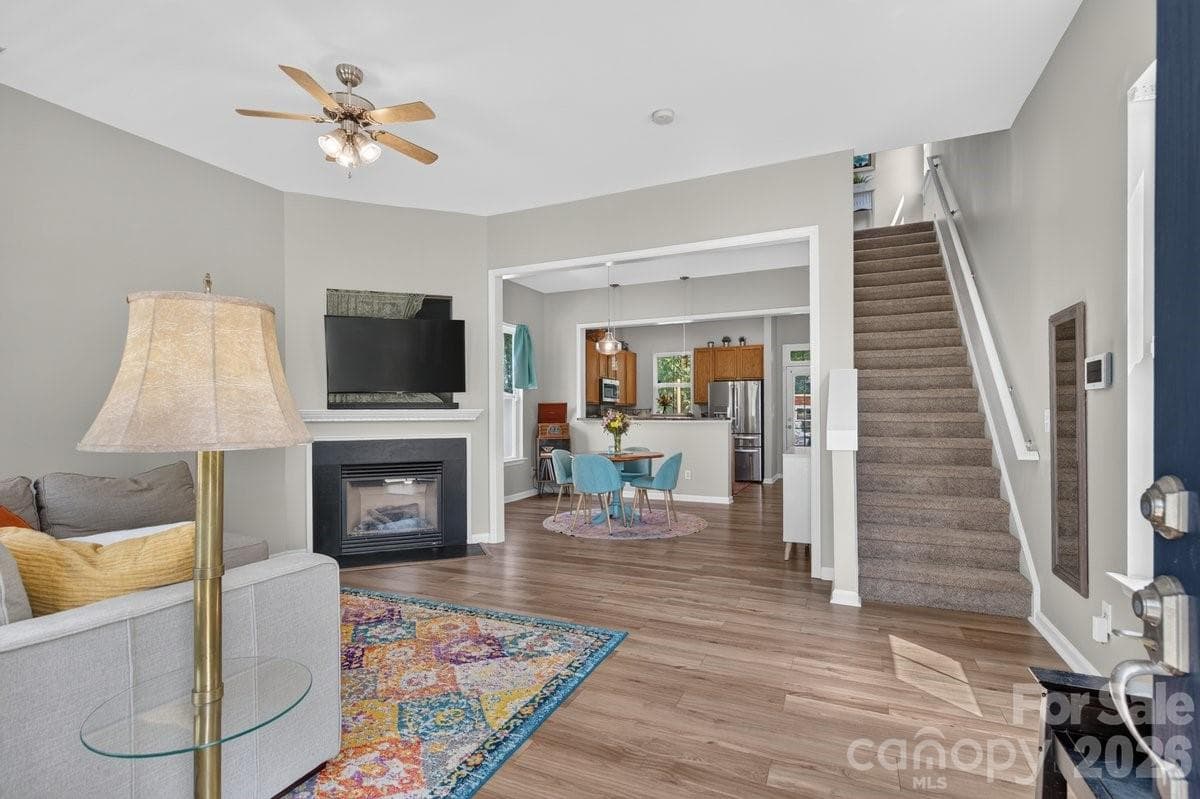 Single Family Residence at 1308 Rising Oak Drive, Charlotte, photo 5 of 31